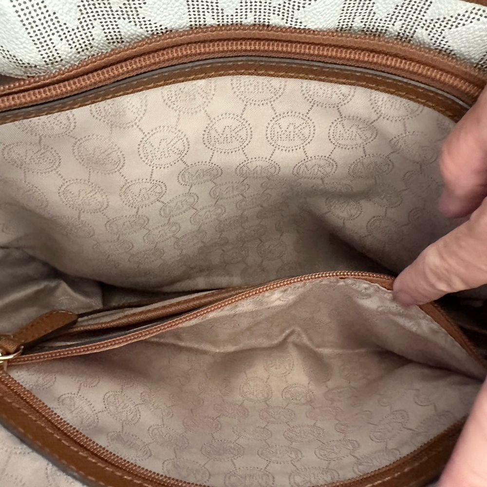 Michael Kors Cream and Brown Logo Tote with VGC - Picture 7 of 9